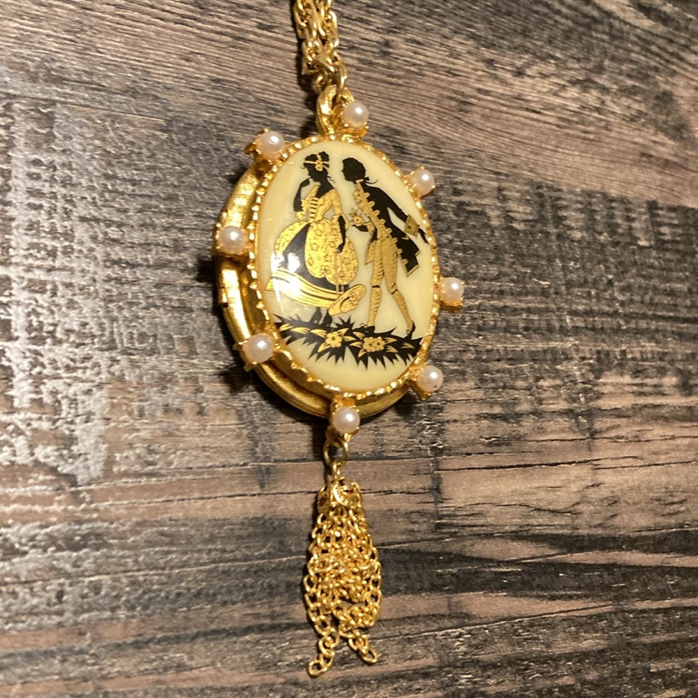 Vintage photo locket pendant necklace, gold - Picture 4 of 6